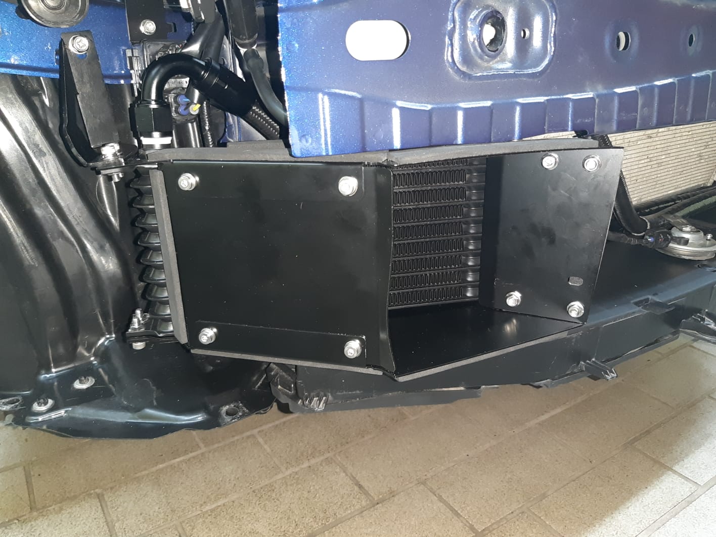 GreenFuchs x SKCustom | Radiatore dell'olio a 10 file con termostato e deflettori dell'aria | GR86 e BRZ II